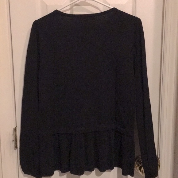 NWT LOFT Top Black M w slight flounce at bottom - Picture 2 of 6